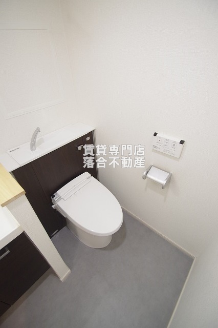 トイレ　ウォシュレット付き