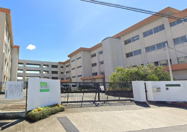中学校　豊中市立第十二中学校（中学校）まで554m