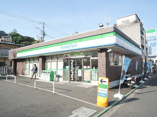コンビニ　ファミリーマート根岸駅北店（コンビニ）まで70m