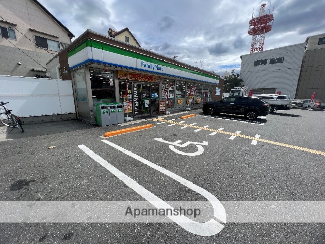 コンビニ　ファミリーマート箱殿町店（コンビニ）まで200m