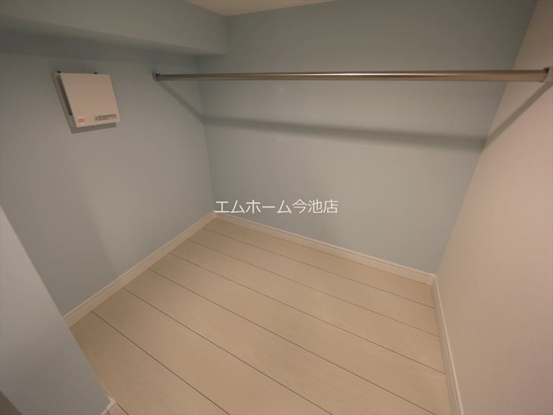 収納　ウォークインクローゼット（収納充実してます）