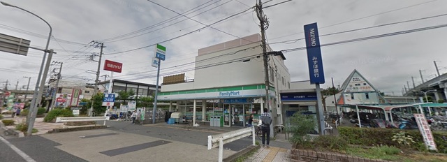 コンビニ　ファミリーマート中浦和駅前店（コンビニ）まで422m