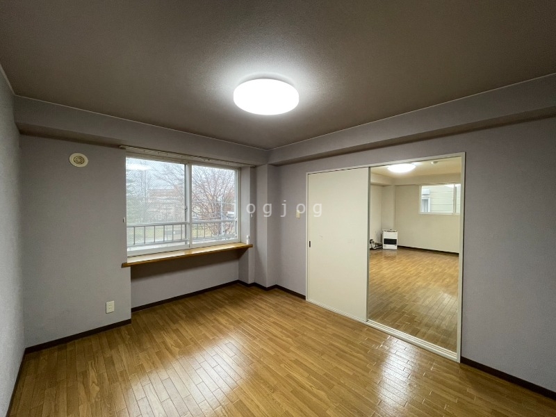 その他部屋・スペース　日当たりの良い明るいお部屋です。
