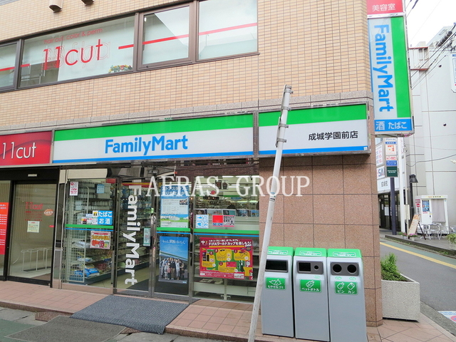 コンビニ　ファミリーマート成城学園前店（コンビニ）まで144m