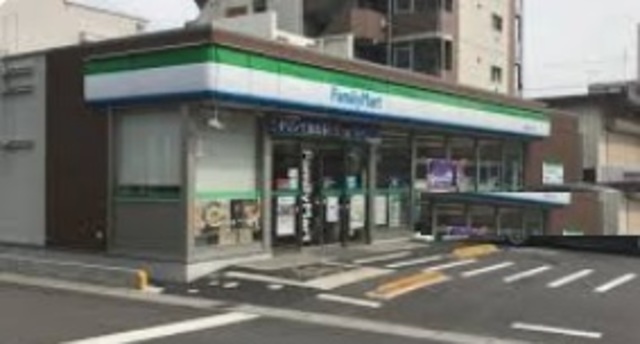 コンビニ　ファミリーマート船橋本町五丁目店（コンビニ）まで677m