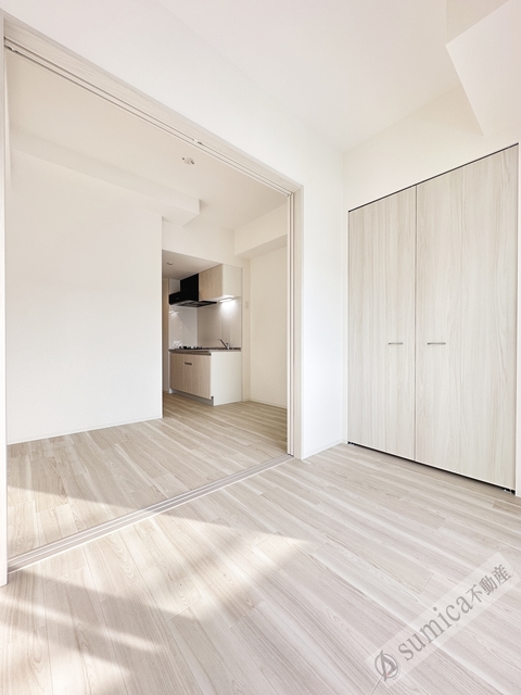 居室・リビング　中部屋はホワイトタイプの内装です♪