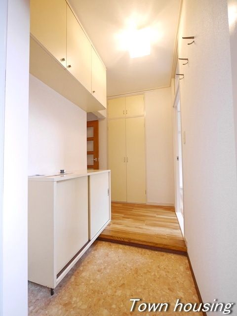 玄関　同物件別部屋写真