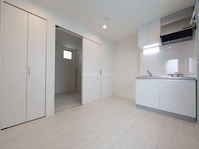 居室・リビング　ＤＫ6.7帖　洋室2.9帖つなげても使えます　同型写真