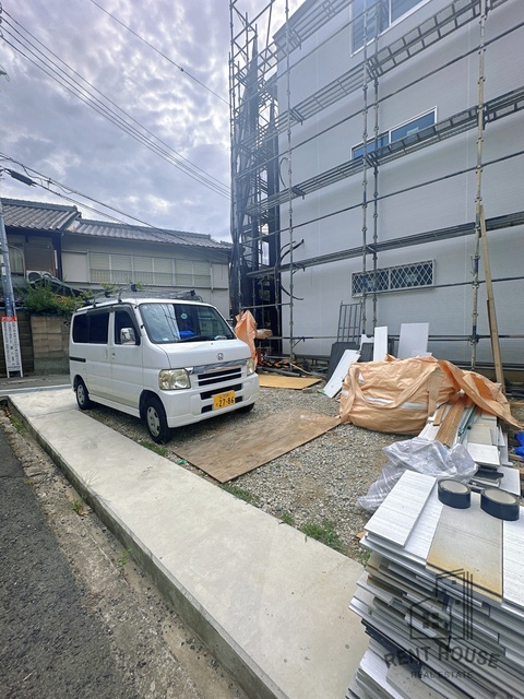 駐車場　外観（建設中）