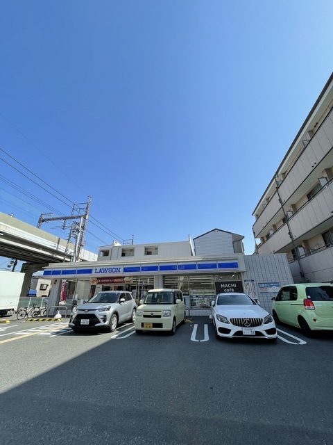 コンビニ　ローソン鷹合四丁目店（コンビニ）まで157m