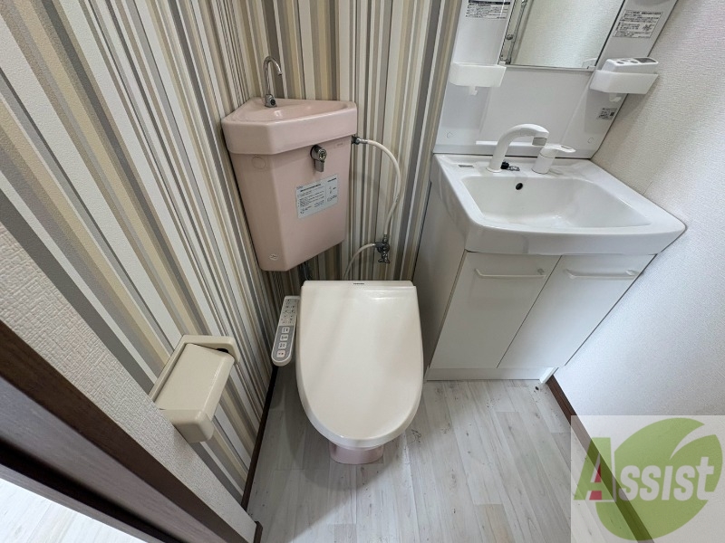 トイレ　こちらはトイレです。清潔感があり、安心して使用できます。
