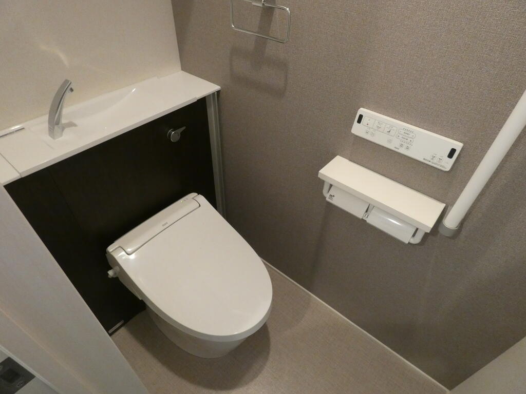 トイレ　温水洗浄便座