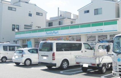 コンビニ　ファミリーマート竹島二丁目店（コンビニ）まで220m
