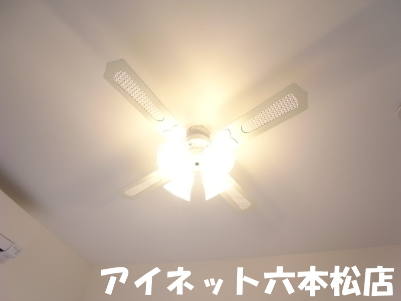 その他　嬉しいシーリングファン付きです。