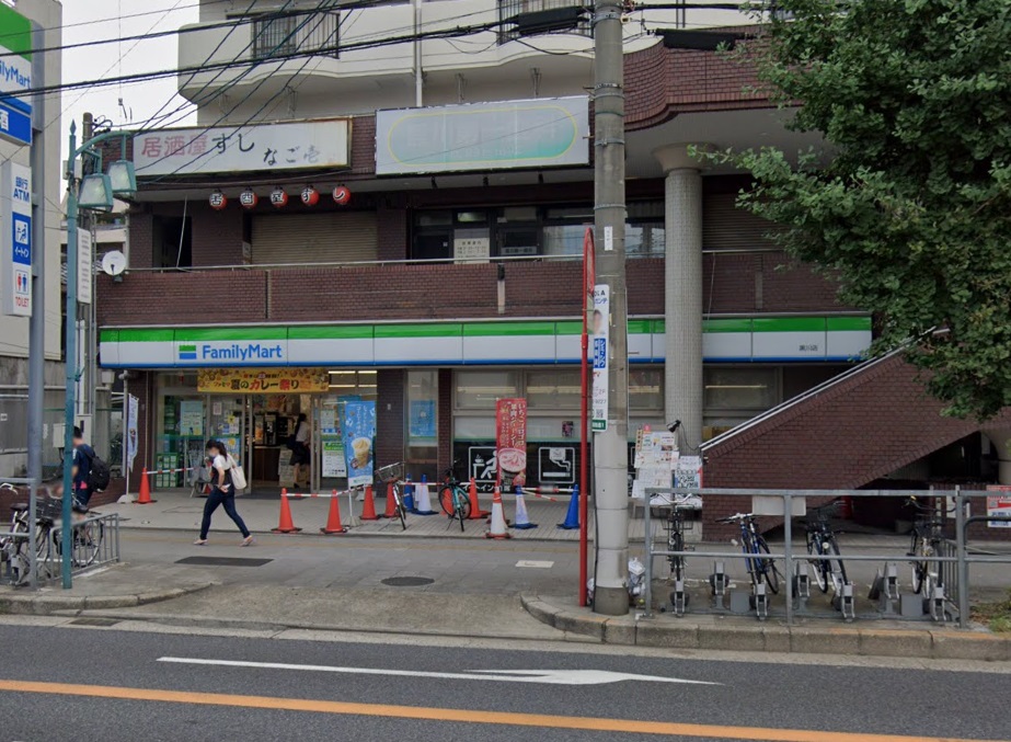 コンビニ　ファミリーマート　黒川店 (コンビニ)（コンビニ）まで235m