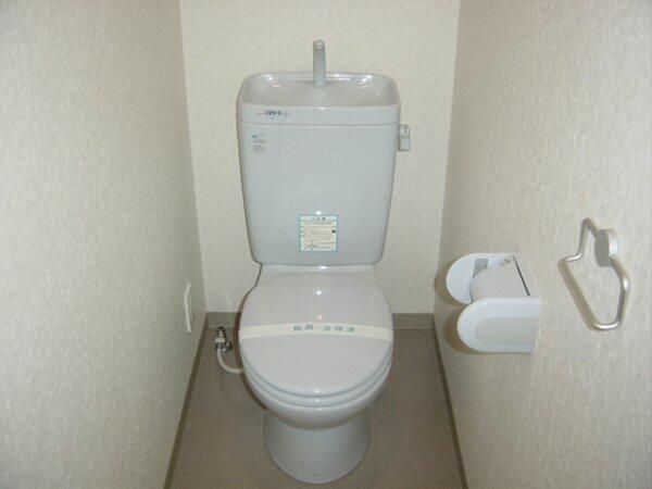 トイレ　落ち着いたトイレです
