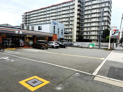 コンビニ　セブンイレブン　大阪三国本町２丁目店（コンビニ）まで88m