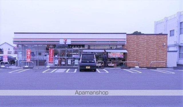 コンビニ　セブンイレブン（コンビニ）まで976m