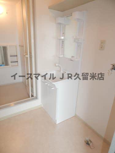 洗面設備　朝の支度にも助かる、独立の洗髪洗面化粧台