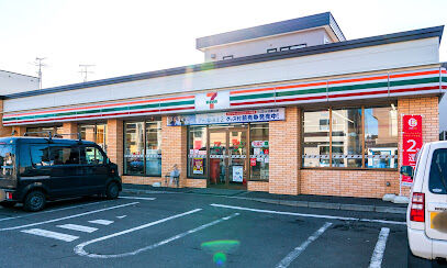 コンビニ　セブンイレブン札幌北郷3条4丁目店（コンビニ）まで309m