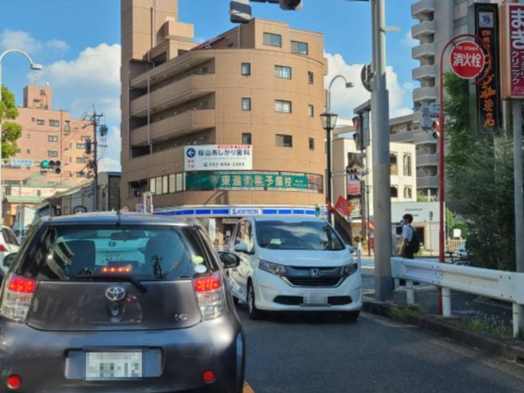 コンビニ　ローソン 桜山駅前店（コンビニ）まで366m