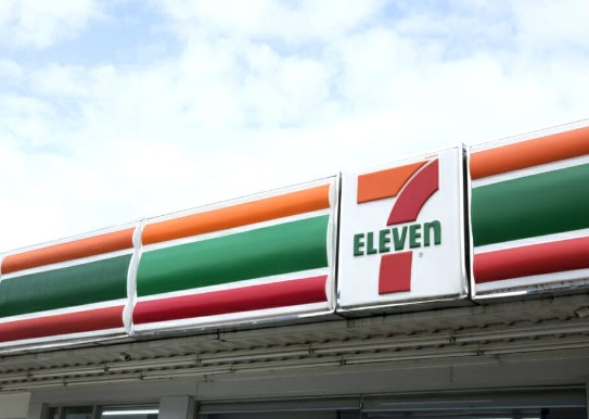 コンビニ　セブンイレブン 世田谷経堂すずらん通り店（コンビニ）まで599m