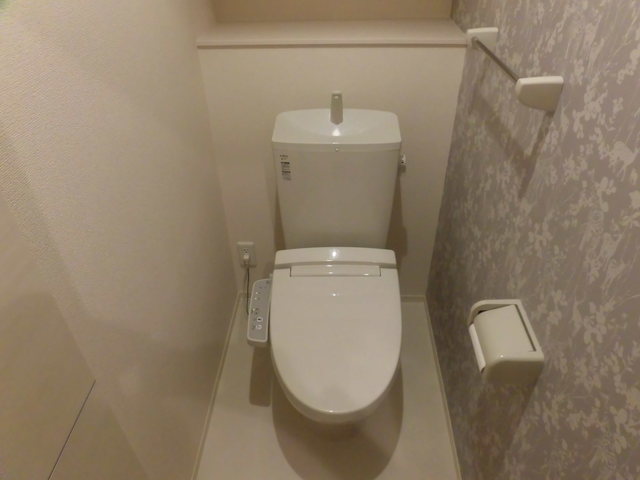 トイレ　ウォシュレット付きトイレです