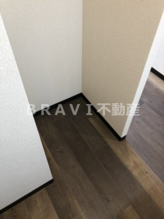 その他設備　【ブリリアントジュネス本町】洗濯機置き場
