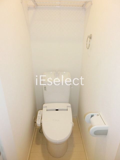 トイレ　温水洗浄機能付きのトイレです。