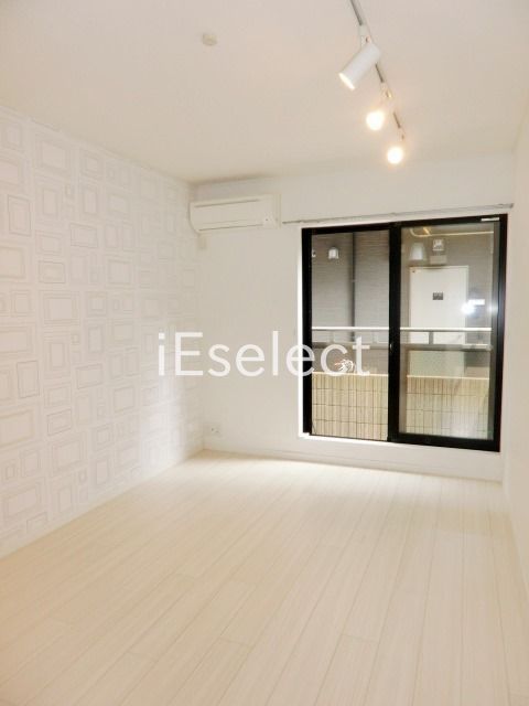 居室・リビング　おしゃれなアクセントクロス仕様のお部屋です。
