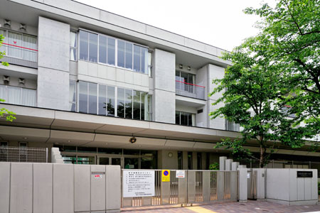 小学校　世田谷区立駒沢小学校（小学校）まで447m