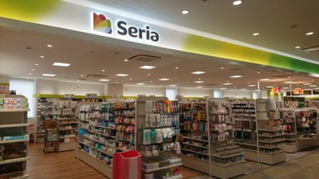ショッピングセンター　Seriaウィングキッチン京急川崎店（ショッピングセンター）まで550m
