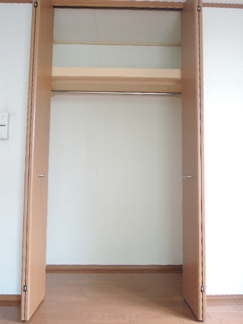 収納　天井まで高さのある収納
