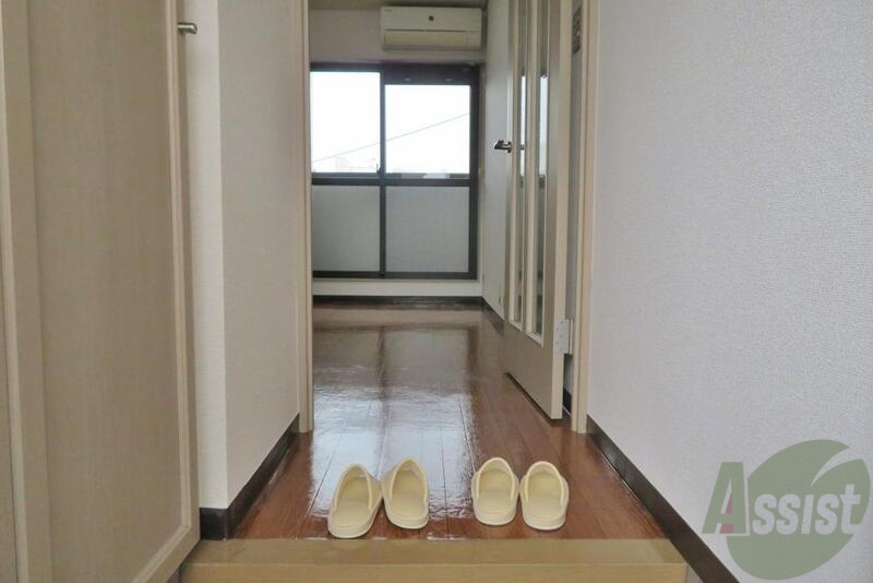 玄関　玄関から見た雰囲気はこんな感じでしたー。