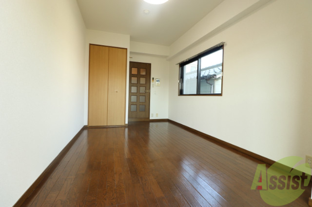 居室・リビング　明るいお部屋でゆったりとした生活を