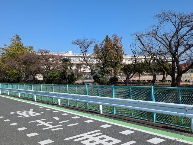 小学校　上尾東小学校（小学校）まで292m