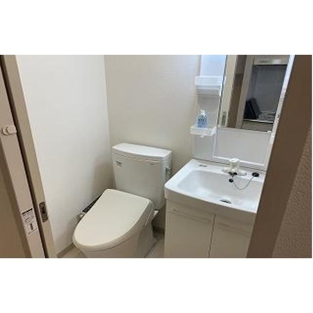 トイレ　別部屋の画像を使用しております。
