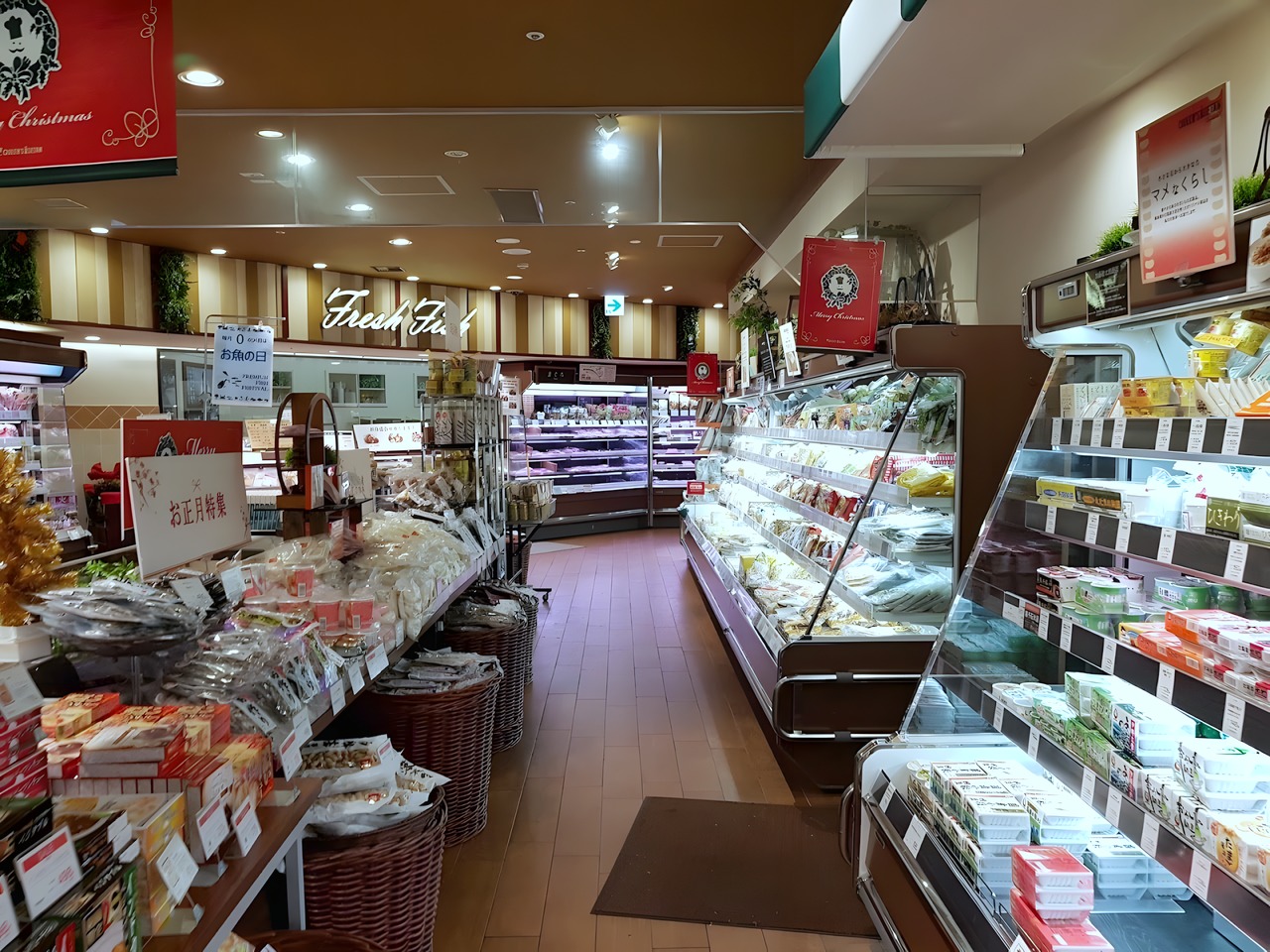 スーパー　クイーンズ伊勢丹 目白店（スーパー）まで100m