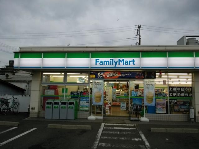 コンビニ　ファミリーマート和歌山土佐町店（コンビニ）まで376m