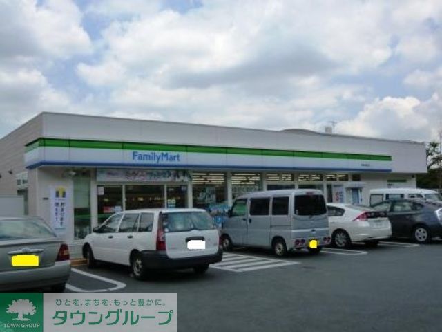 コンビニ　ファミリーマート世田谷粕谷店（コンビニ）まで390m