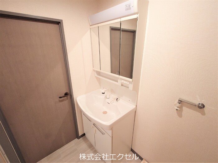洗面設備　洗髪洗面化粧台です。