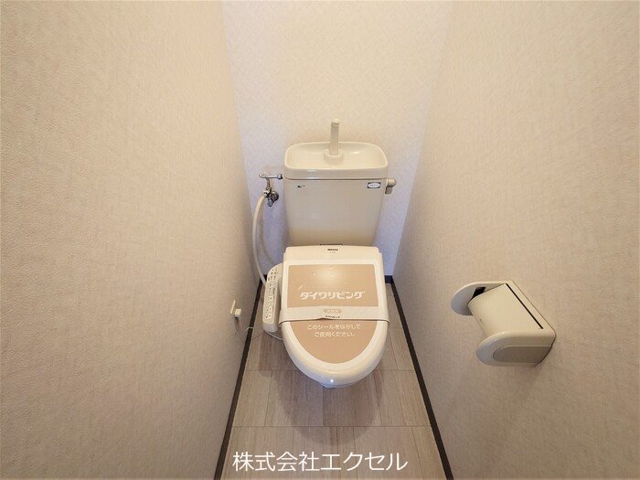 トイレ　温水洗浄便座です。
