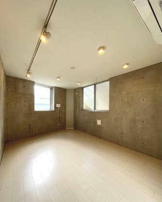 居室・リビング　10.5帖のきれいな洋室。