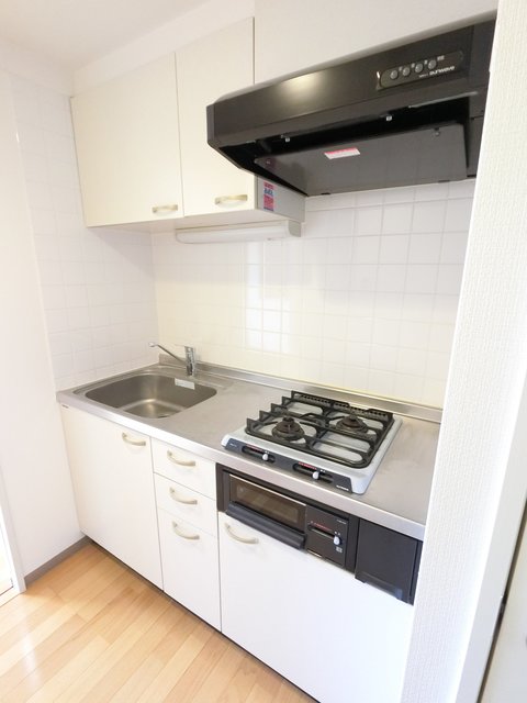 キッチン　※別部屋参考写真、現況優先となります。
