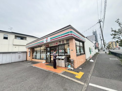 コンビニ　セブンイレブン 岸和田加守町2丁目店（コンビニ）まで777m