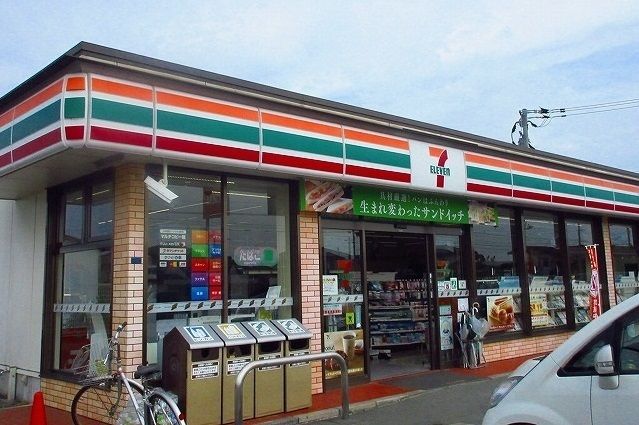 コンビニ　セブンイレブン（コンビニ）まで650m