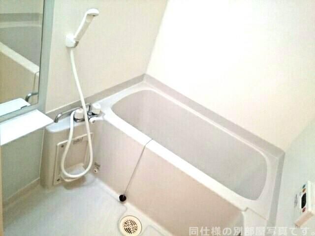 ＪＲ根岸線 山手駅 徒歩24分 2階建 築20年の風呂写真