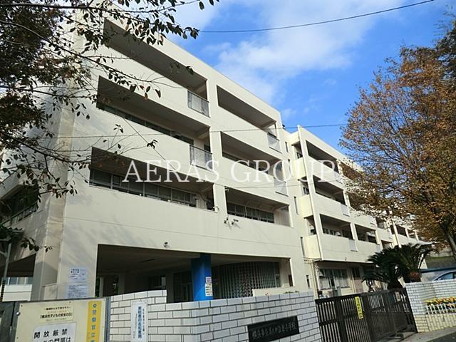 小学校　横浜市立美しが丘東小学校（小学校）まで899m