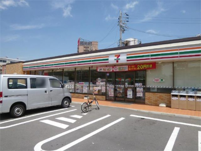 コンビニ　セブンイレブン（コンビニ）まで240m