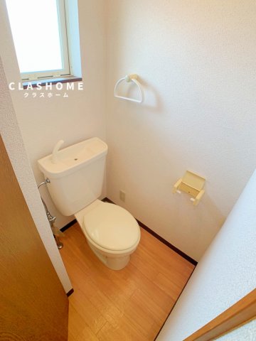 トイレ　同物件の別部屋になります。